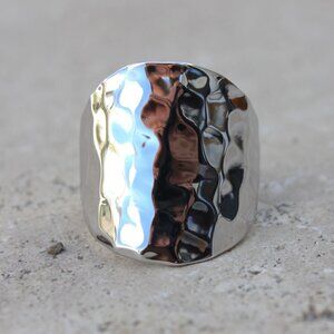 Womens Modern Wide Hammered Metal Silvertone Slim Shiny Bold Band Ring Size 6